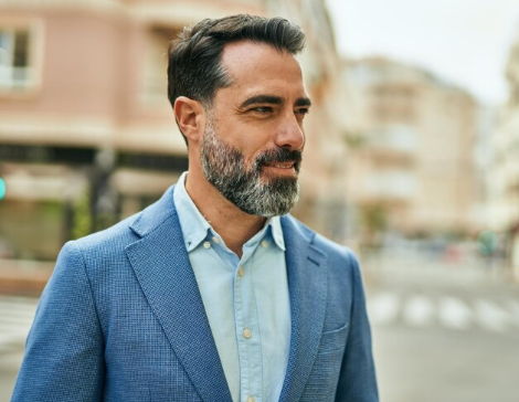 Dr. Carlos Ramírez